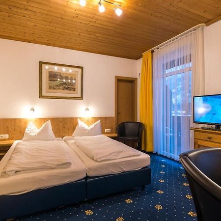 Hotel Garni Almenrausch Und Edelweiss Гармиш-Партенкирхен Экстерьер фото