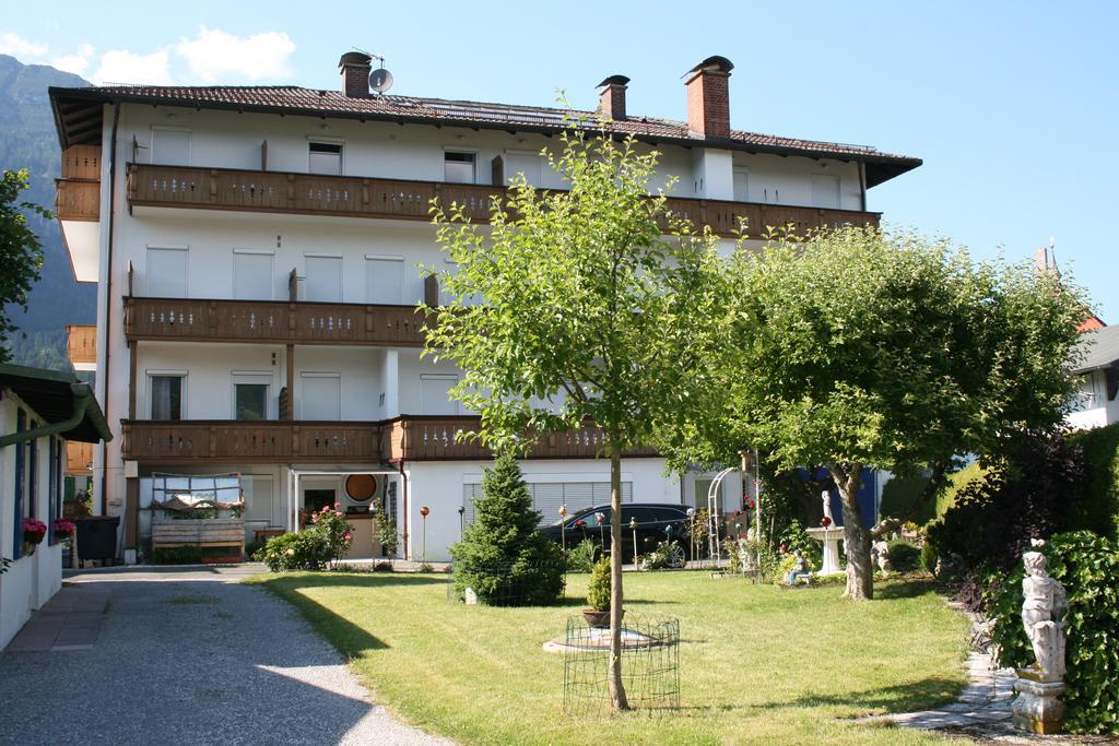 Hotel Garni Almenrausch Und Edelweiss Гармиш-Партенкирхен Экстерьер фото