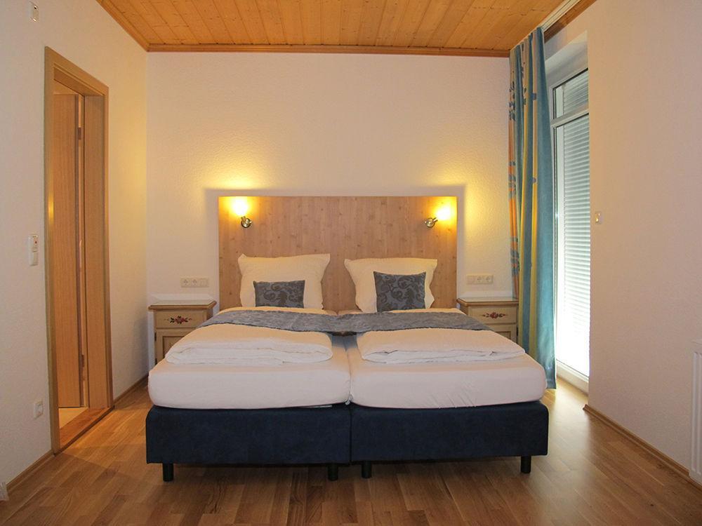 Hotel Garni Almenrausch Und Edelweiss Гармиш-Партенкирхен Экстерьер фото