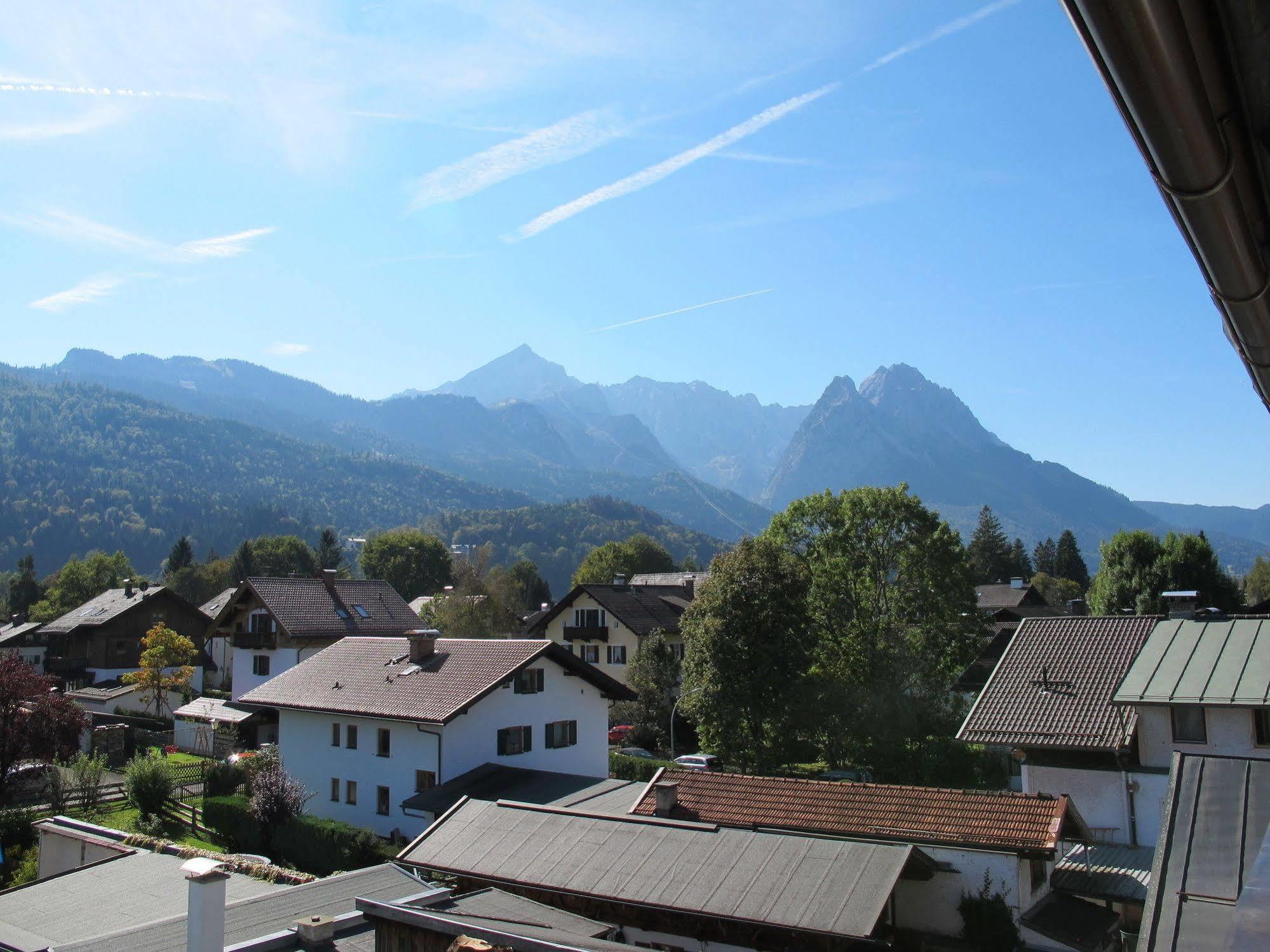 Hotel Garni Almenrausch Und Edelweiss Гармиш-Партенкирхен Экстерьер фото
