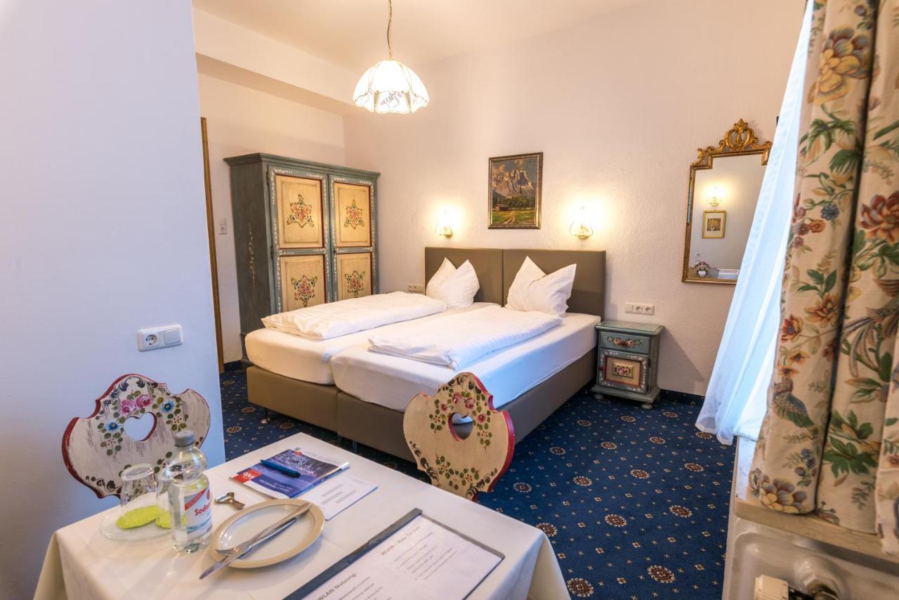 Hotel Garni Almenrausch Und Edelweiss Гармиш-Партенкирхен Экстерьер фото