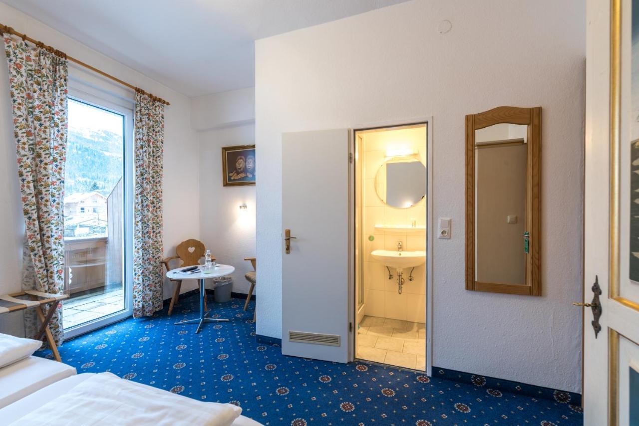 Hotel Garni Almenrausch Und Edelweiss Гармиш-Партенкирхен Экстерьер фото