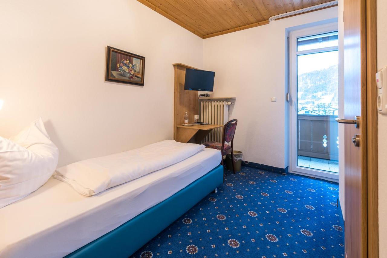 Hotel Garni Almenrausch Und Edelweiss Гармиш-Партенкирхен Экстерьер фото