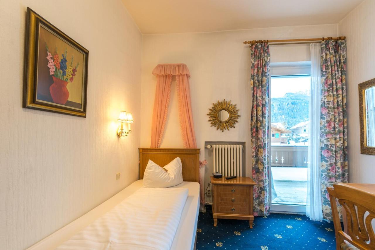 Hotel Garni Almenrausch Und Edelweiss Гармиш-Партенкирхен Экстерьер фото