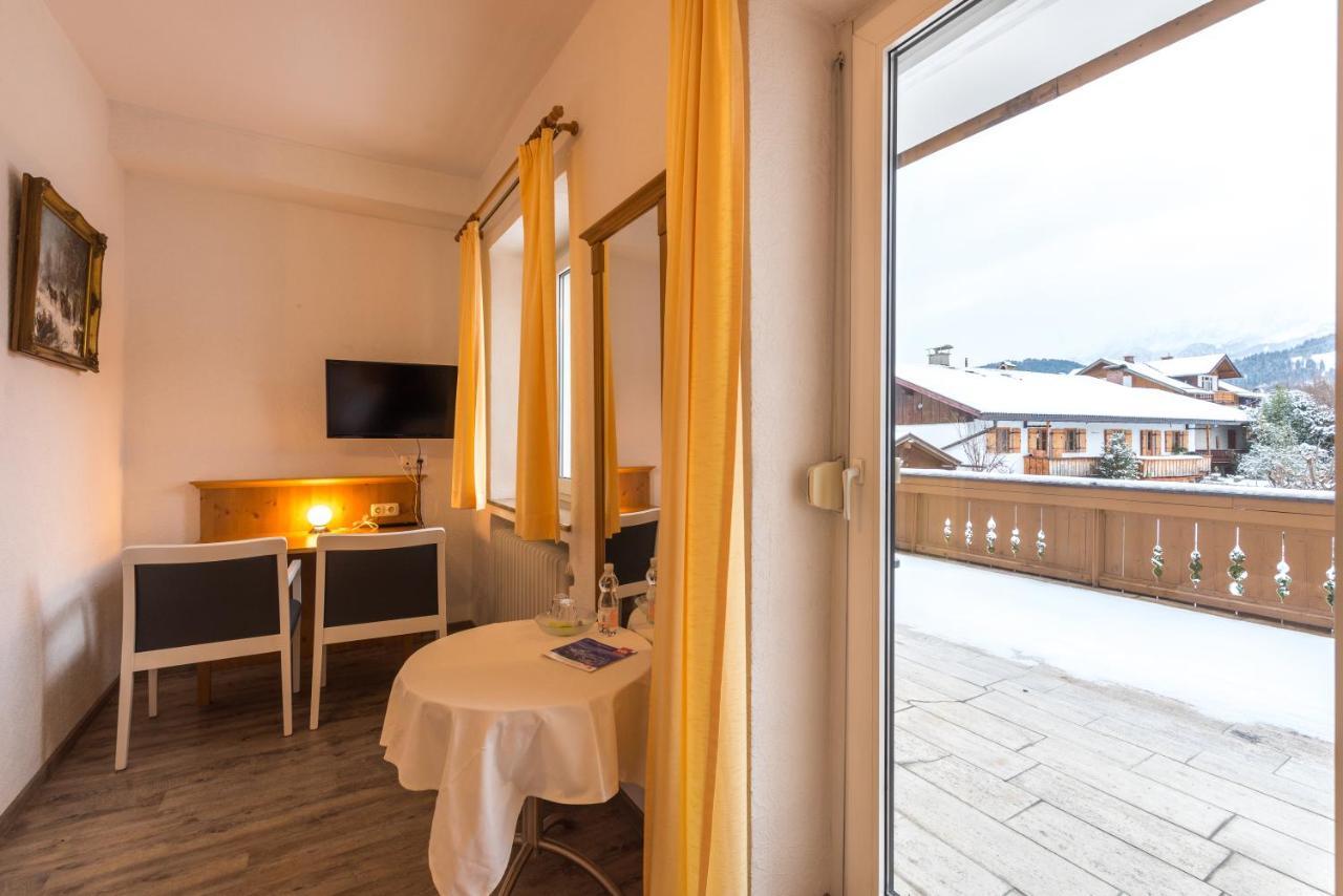 Hotel Garni Almenrausch Und Edelweiss Гармиш-Партенкирхен Экстерьер фото