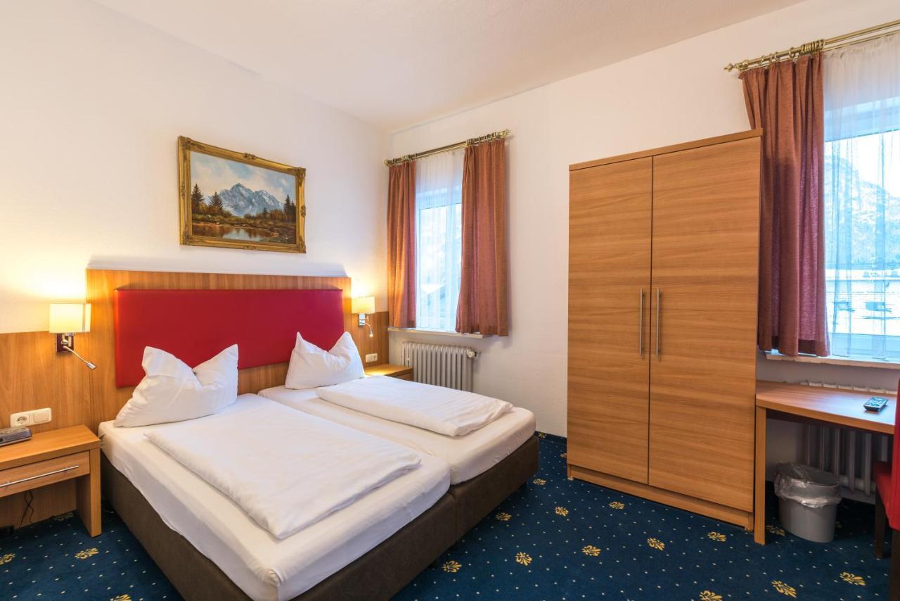 Hotel Garni Almenrausch Und Edelweiss Гармиш-Партенкирхен Экстерьер фото