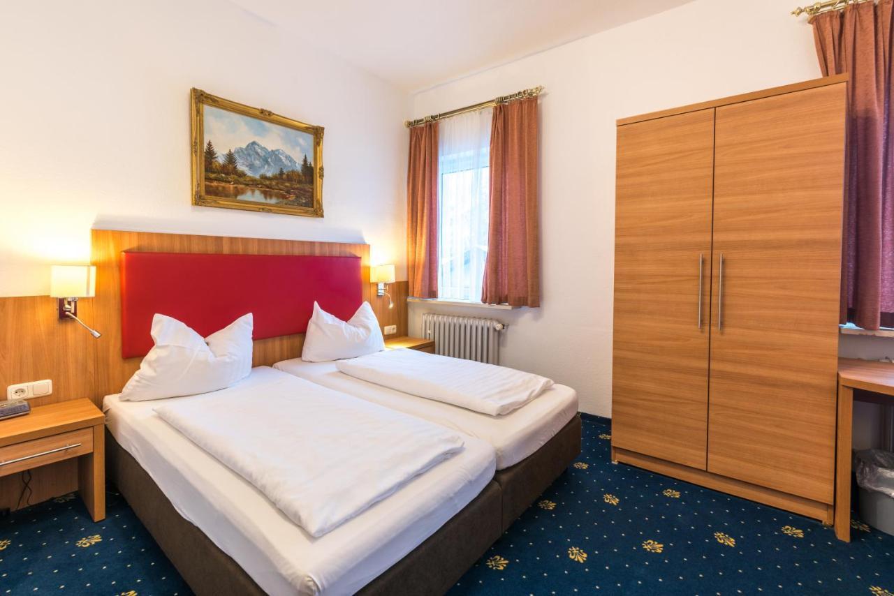 Hotel Garni Almenrausch Und Edelweiss Гармиш-Партенкирхен Экстерьер фото