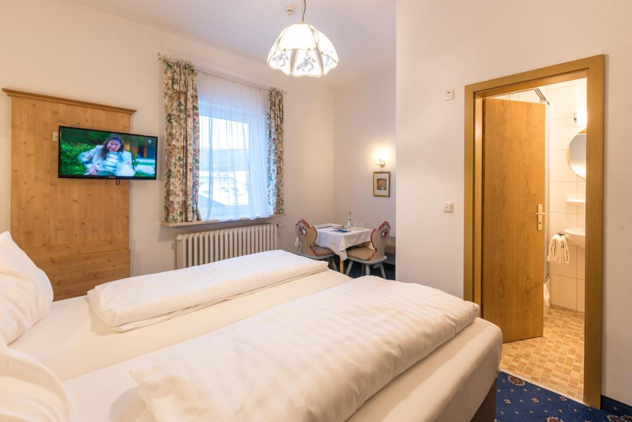 Hotel Garni Almenrausch Und Edelweiss Гармиш-Партенкирхен Экстерьер фото