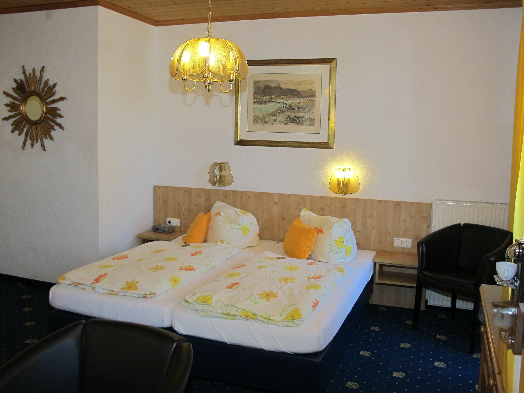 Hotel Garni Almenrausch Und Edelweiss Гармиш-Партенкирхен Экстерьер фото