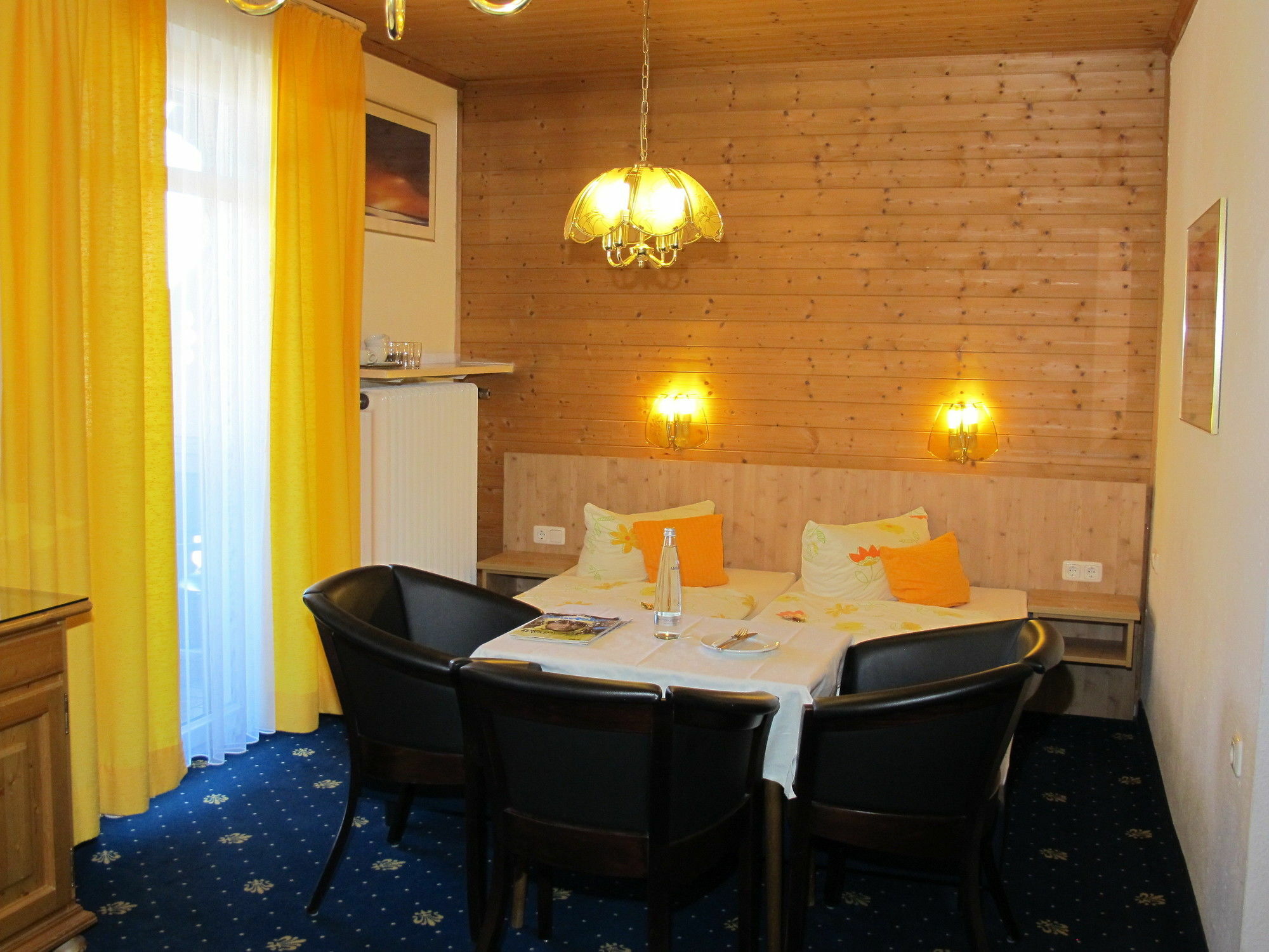 Hotel Garni Almenrausch Und Edelweiss Гармиш-Партенкирхен Экстерьер фото